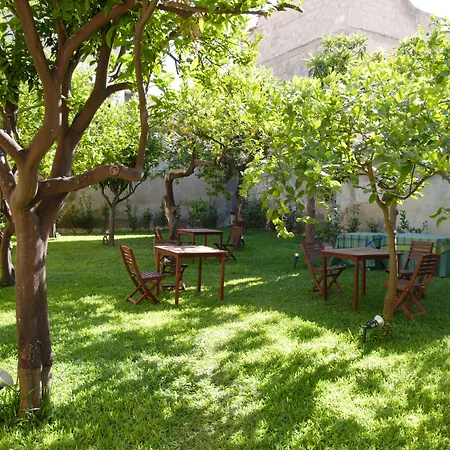 Il Giardino Del Barocco Bed & Breakfast 4*