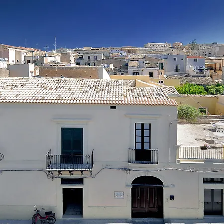 Il Giardino Del Barocco Bed & Breakfast 4*