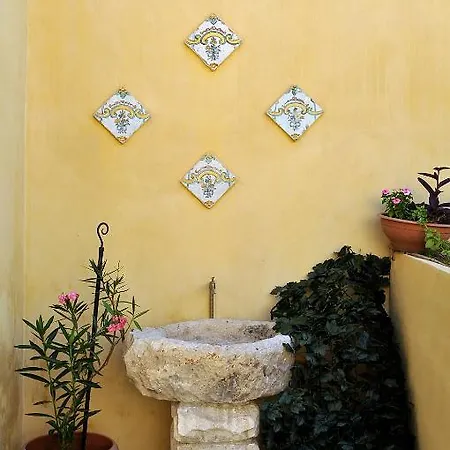 Il Giardino Del Barocco Bed & Breakfast 3*